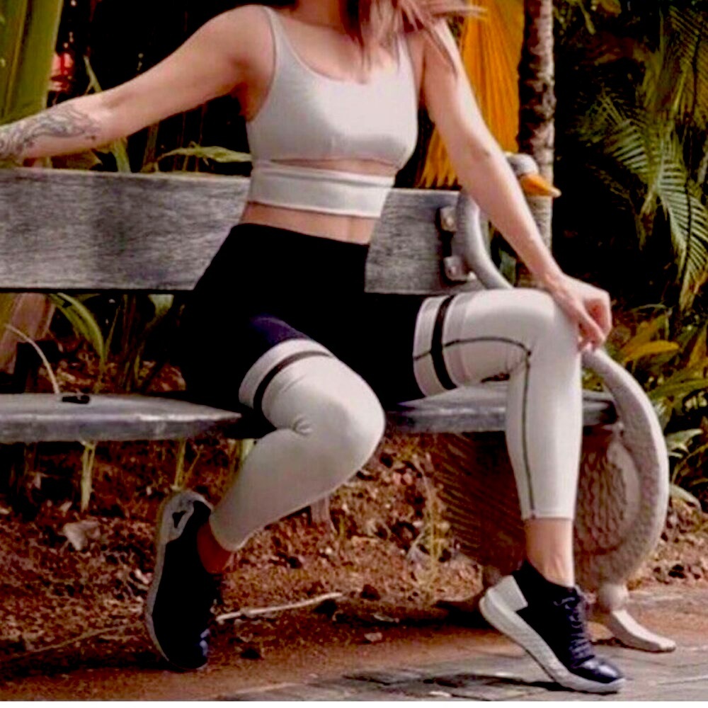 Alo Yoga 7/8 Player Mesh Stripe Ribbed Leggings Black/Bone Size Medium